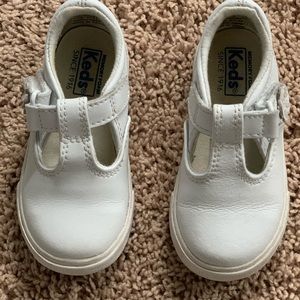 White keds- toddler- 6 wide